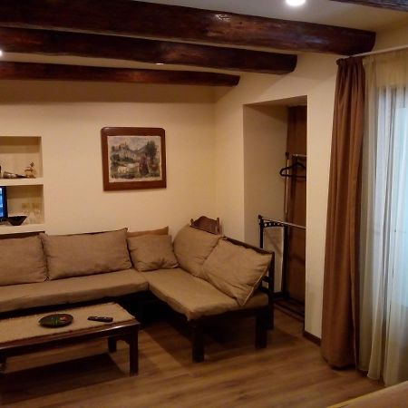 Low Budget Room With King Size Bed Tbilisi Esterno foto