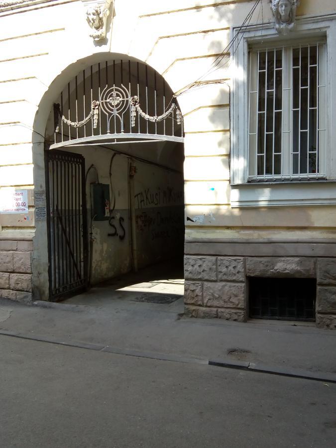 Low Budget Room With King Size Bed Tbilisi Esterno foto