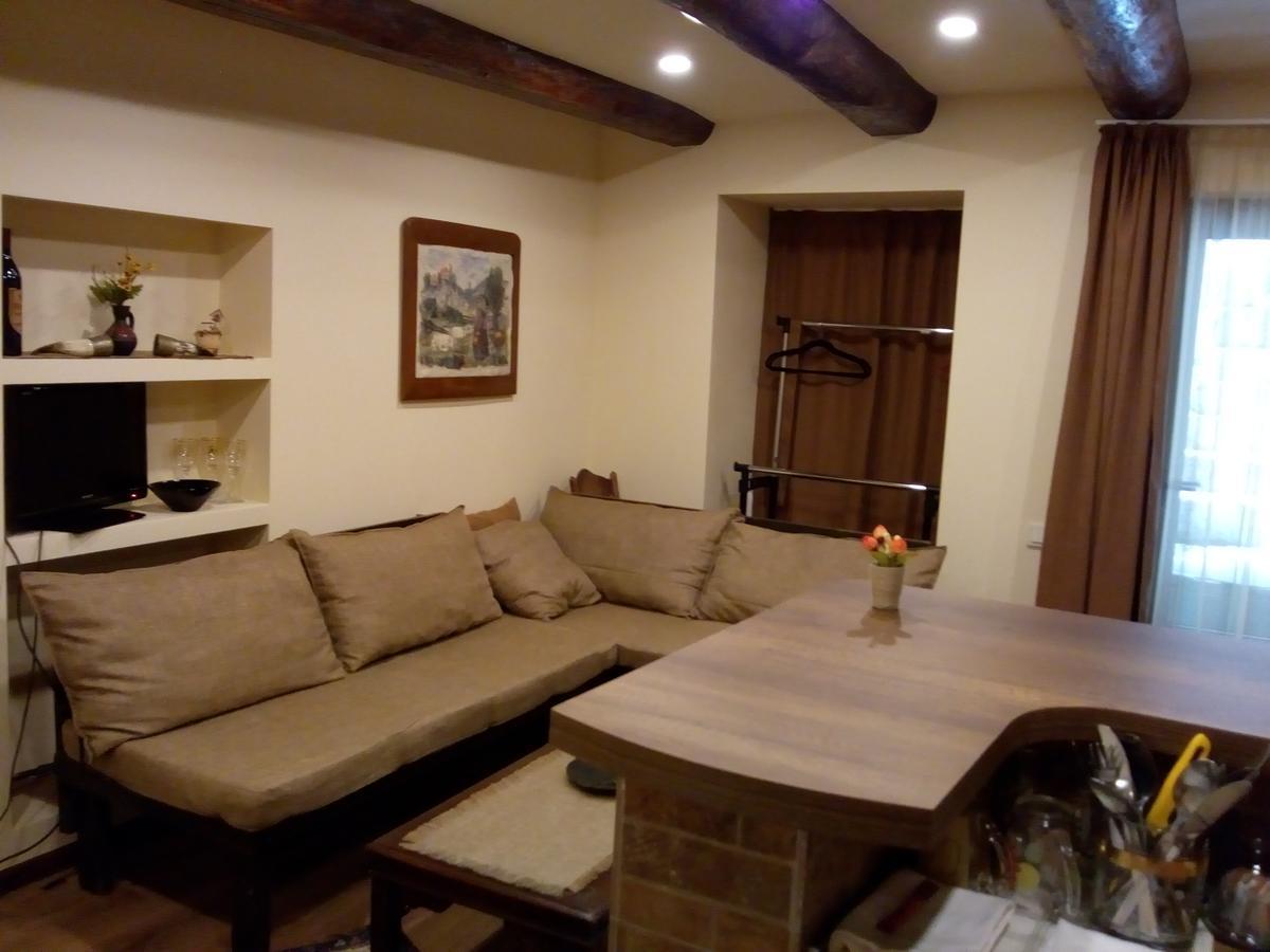 Low Budget Room With King Size Bed Tbilisi Esterno foto