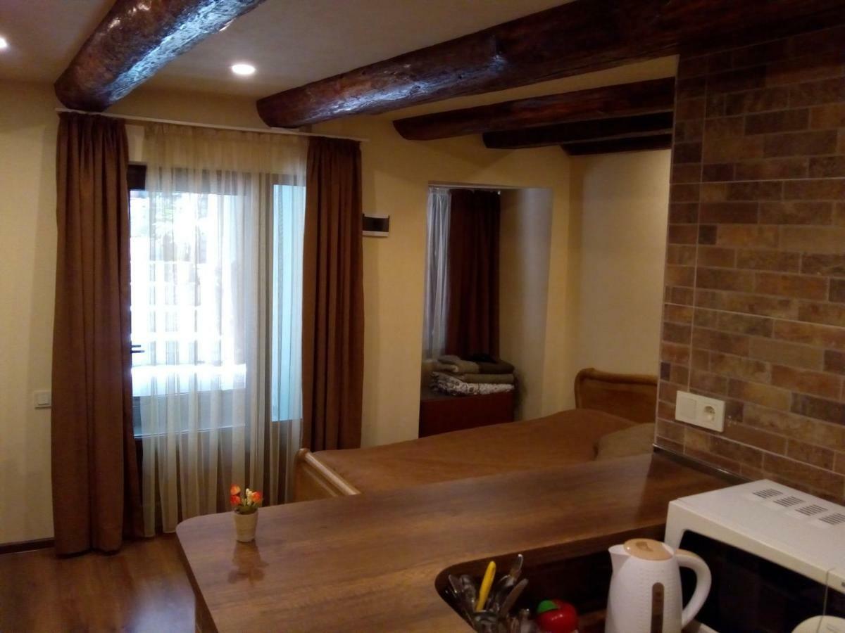 Low Budget Room With King Size Bed Tbilisi Esterno foto